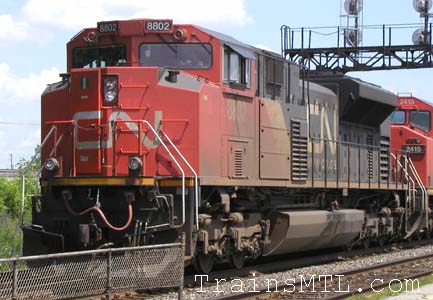Locomotive CN8802 left side / coté gauche